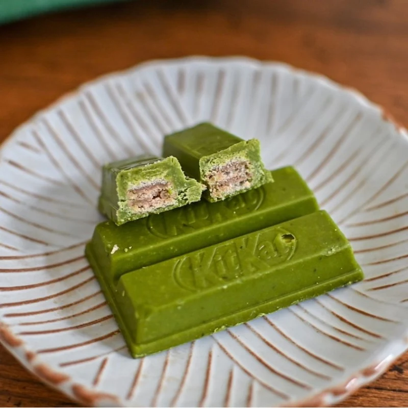 Nestle KitKat Kyoto Limited Edition Ito Kyuemon Uji Matcha Flavored Chocolate Wafers (10 pieces)