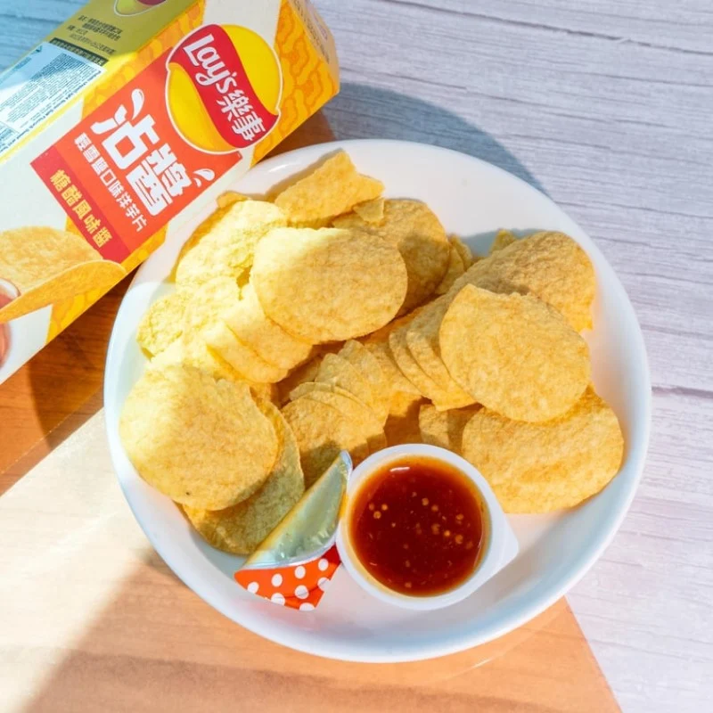 [Self-operated] China Pepsi LAY'S Taiwan version of the sauce potato chips light snow salt potato chips + sweet and sour flavor sauce 85g contains a whole box of sweet and sour sauce snacks puffed food
