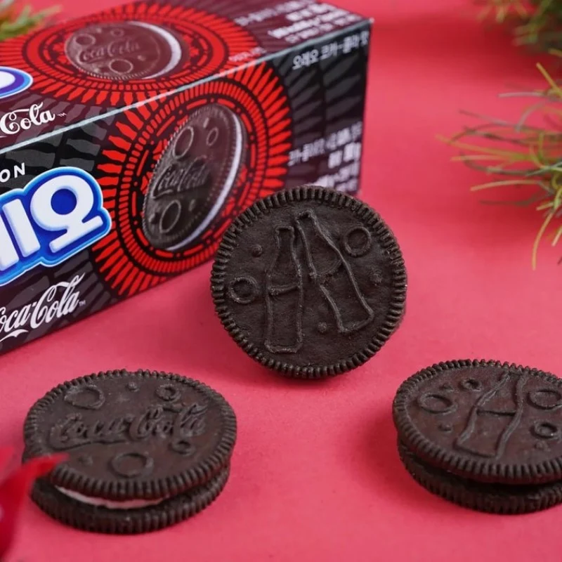 [Self-operated] China Oreo Korean version cream sandwich biscuits Coca-Cola flavor 80g breakfast food snacks casual office dessert