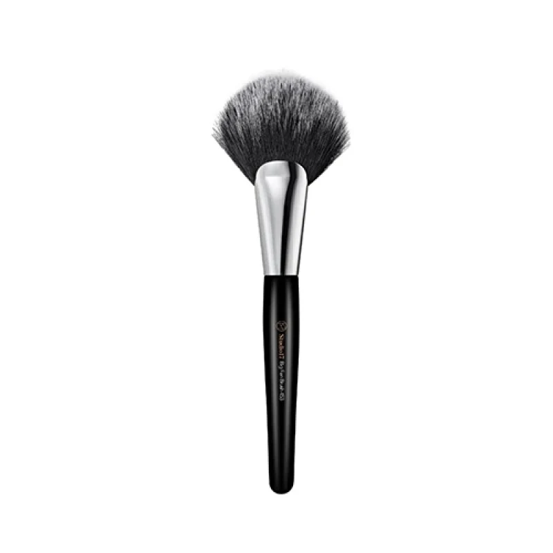 [Self-operated] Korean Studio 17 Large Fan-Shaped Brush #453 (1 piece) - A makeup helper for contouring, blush, and powder application.