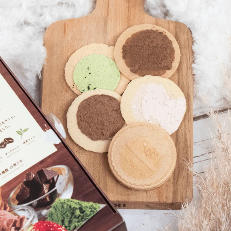 [Self-operated] Japanese AKAIBOHSHI Red Hat Red Box Sandwich Pancakes Matcha Chocolate Strawberry Cocoa Milk Mixed Flavor 20 Pieces 156g 4 Flavors French Wafer Sandwich Pancakes