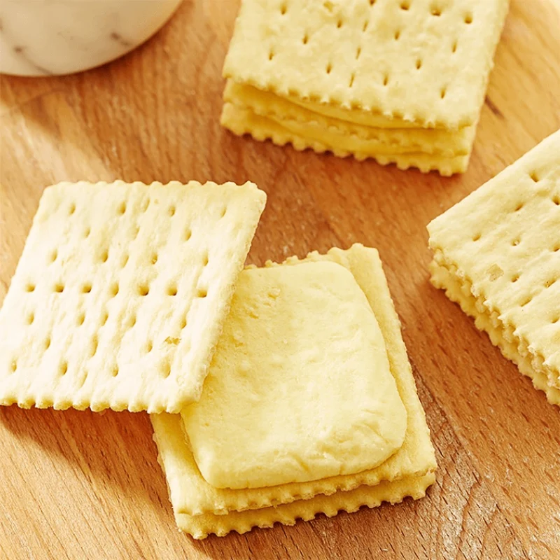 【Self-operated】China MASTER KONG 3+2 Soda Sandwich Biscuits Cream Flavor 125g Breakfast Milk Food Snacks
