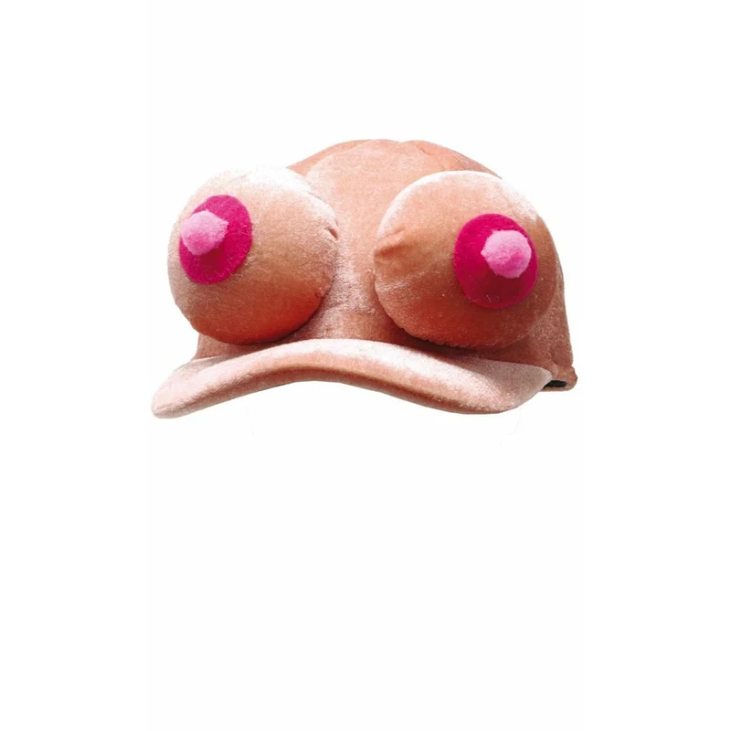 Kappe mit Brüsten