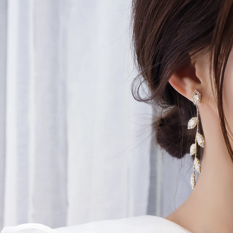 [Self-operated] Luxurious 14K gold leaf earrings, exquisite micro-encrusted cubic zirconia CZ earrings jewelry pendant