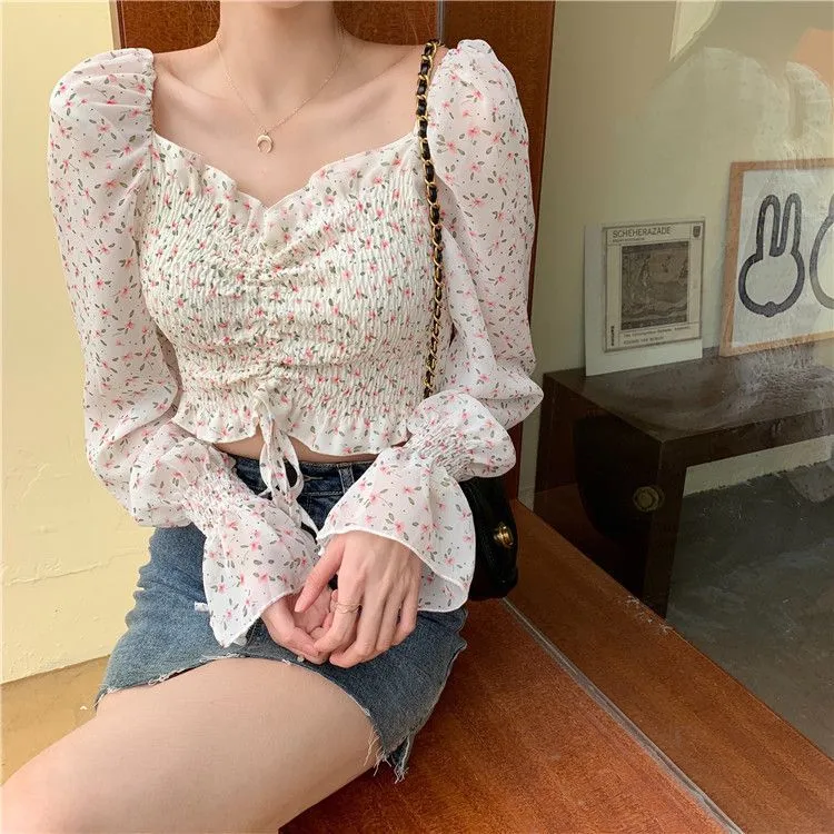[Self-operated] Short shirt with bell cuffs and floral print