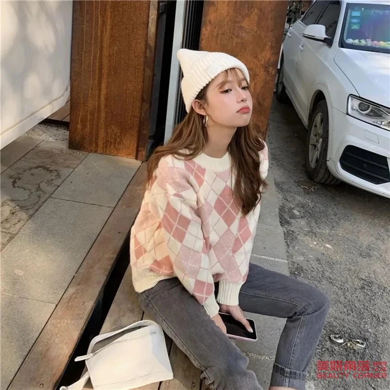 [Self-operated] Cute plaid crew neck sweater, fashionable and versatile