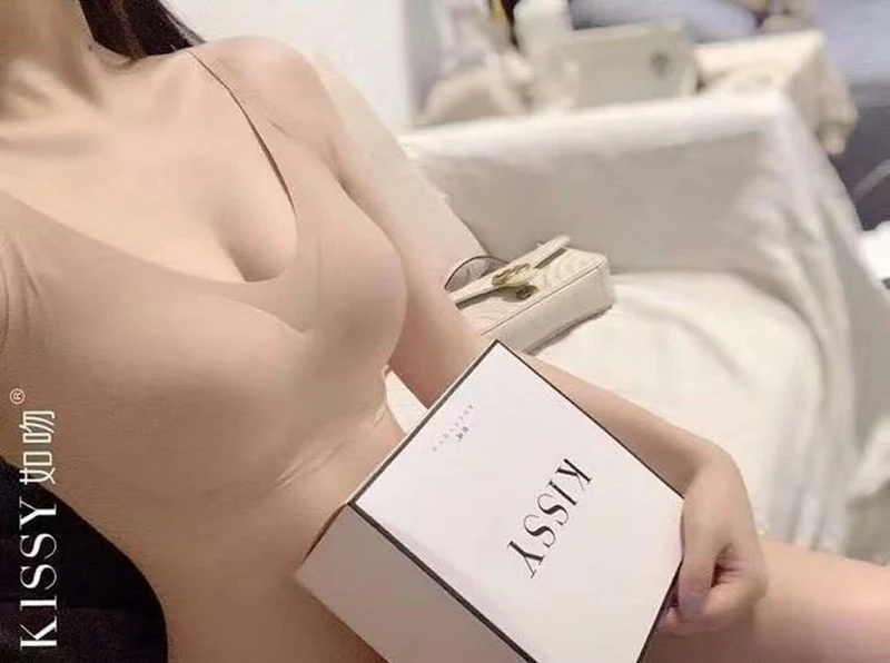 [Self-operated] Chinese KISSY, strapless, wire-free, traceless underwear, push-up sports bra, comes with panties and breast pads, multiple colors available