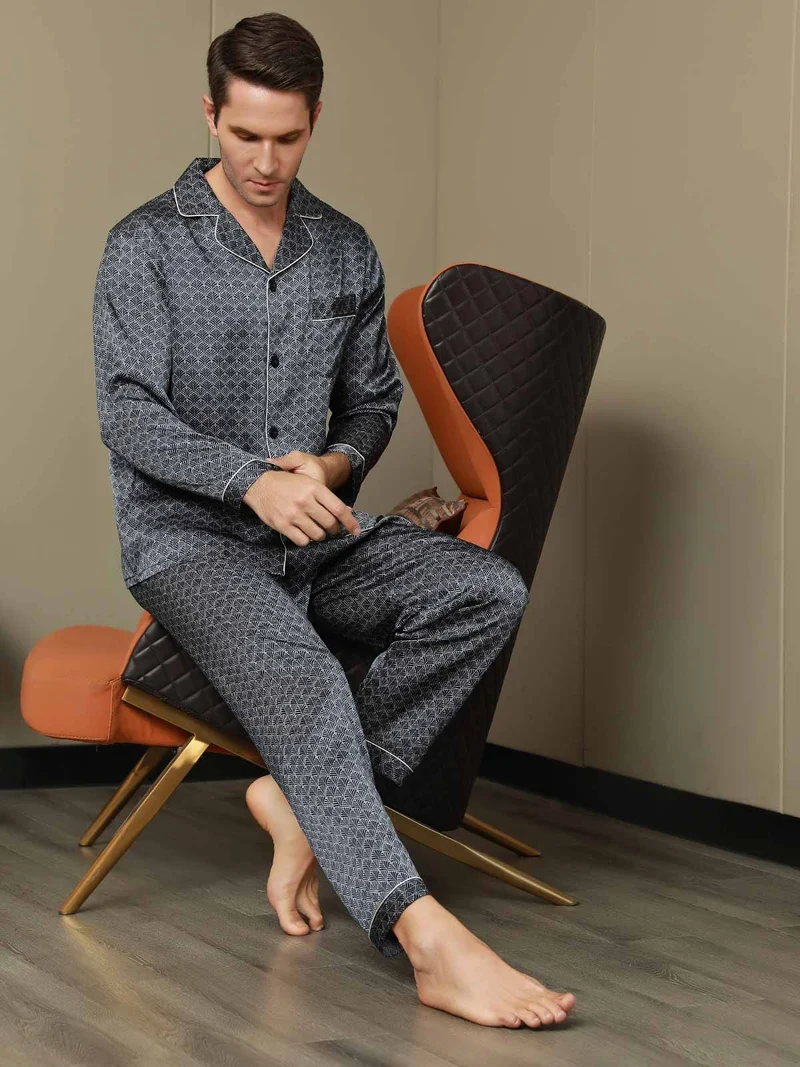 Reine Seide Herren-Langarm-Pyjama-Set mit marineblauem Ginkgomuster und Hose