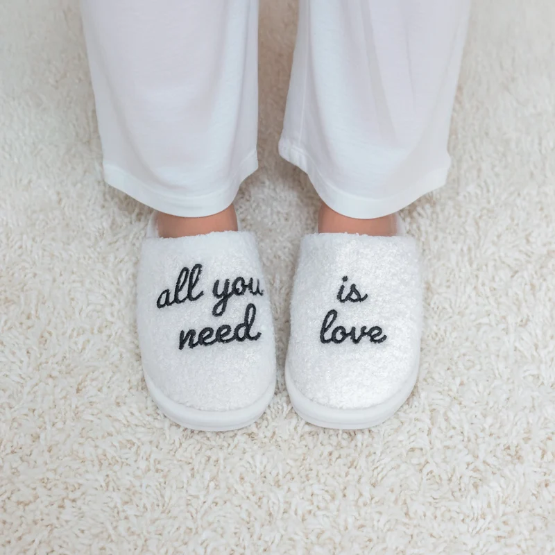 Zapatillas “All you need is love” beige