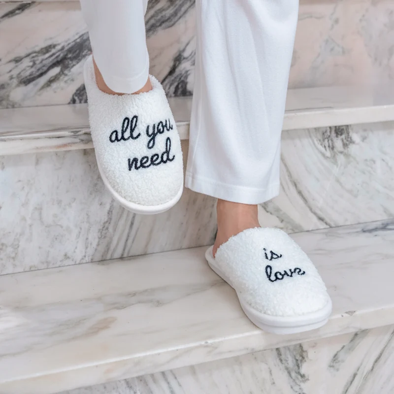 Zapatillas “All you need is love” beige