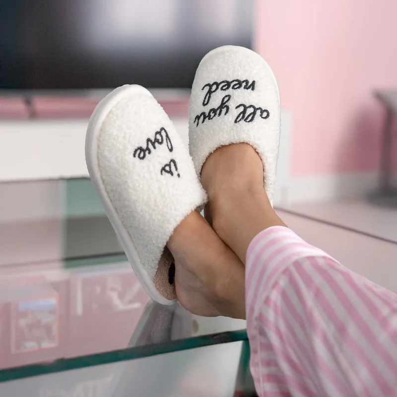 Zapatillas “All you need is love” beige
