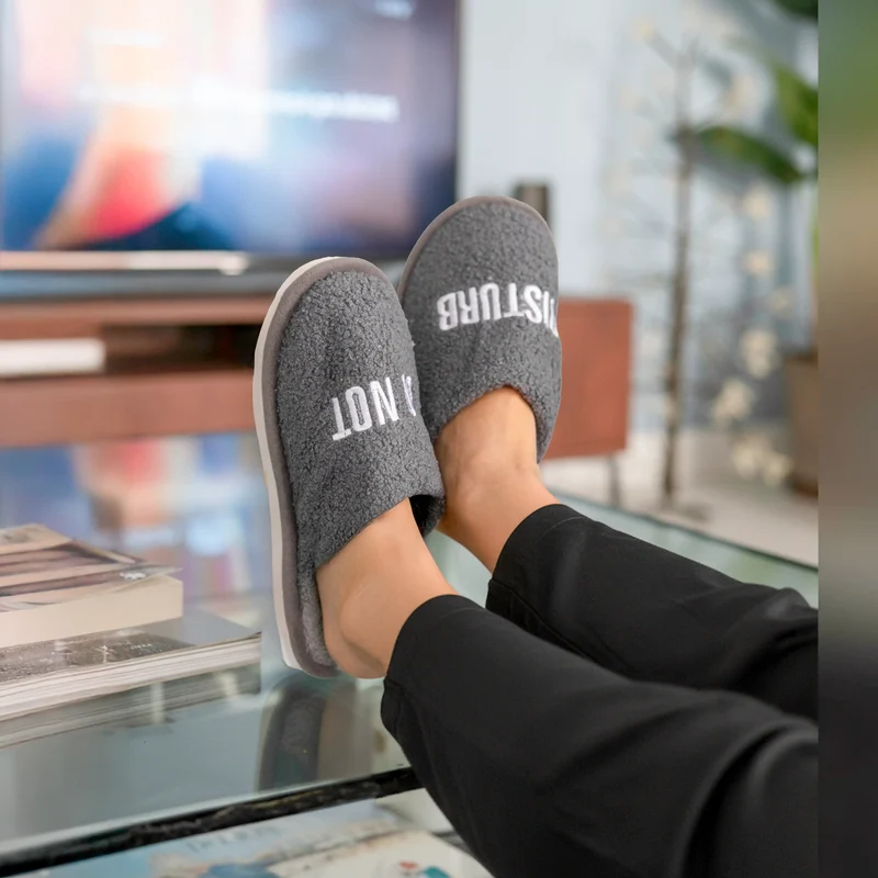 Zapatillas “Do not disturb” gris