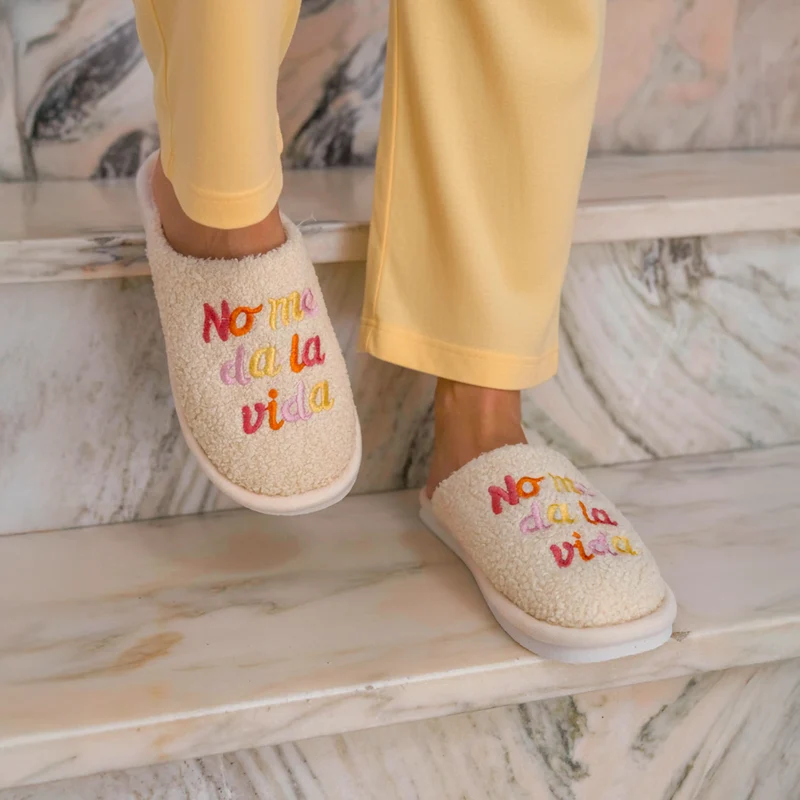 Zapatillas “No me da la vida” beige