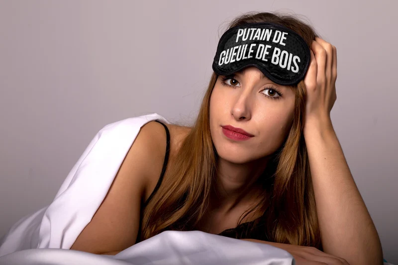 Antifaz de gel “Putain de geule de bois” negro