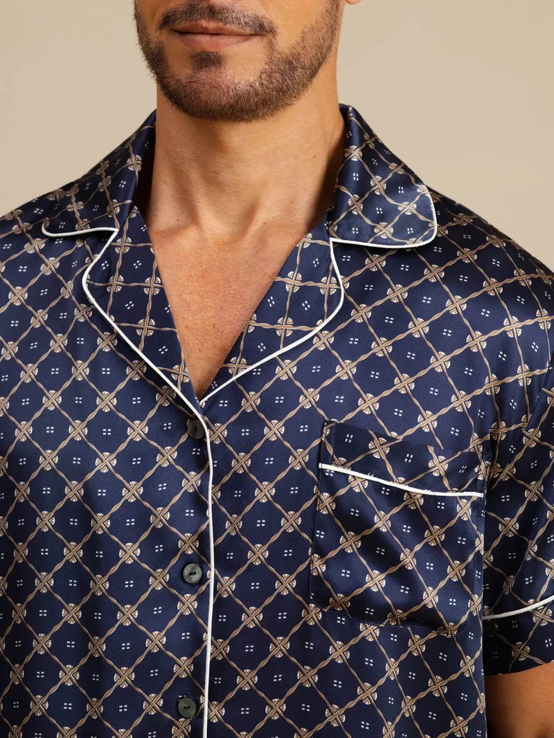100% Maulbeerseide Herren-Kurzarm-Pyjama-Set mit Kettenmuster sowie Reverskragen und Shorts