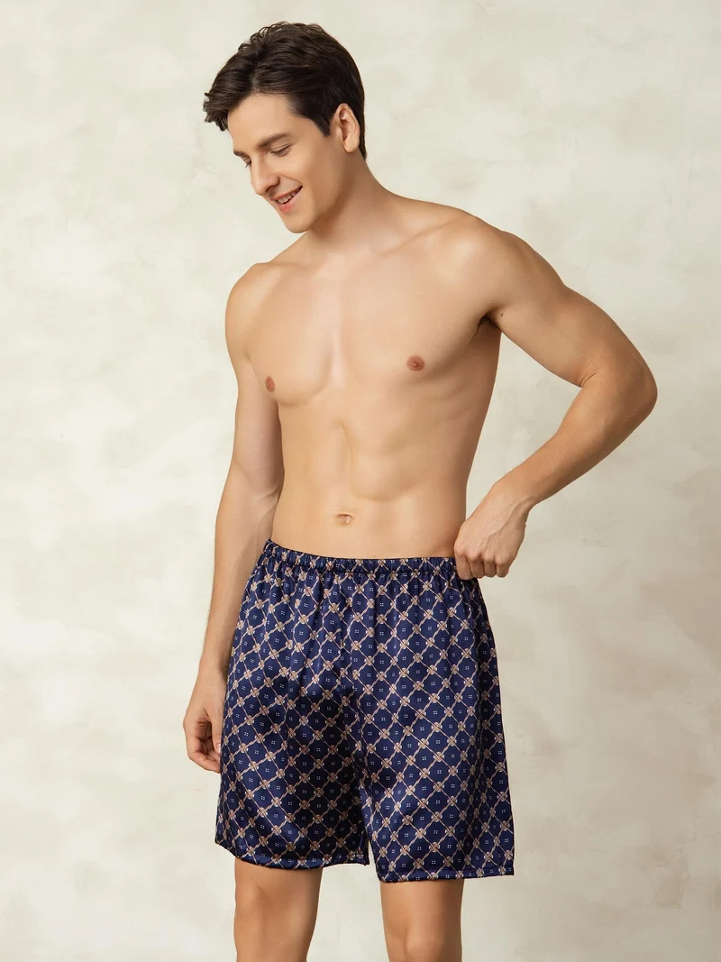 100% Maulbeerseide Herren-Schlafshorts mit marineblauem Kettenmuster und Elastikbund