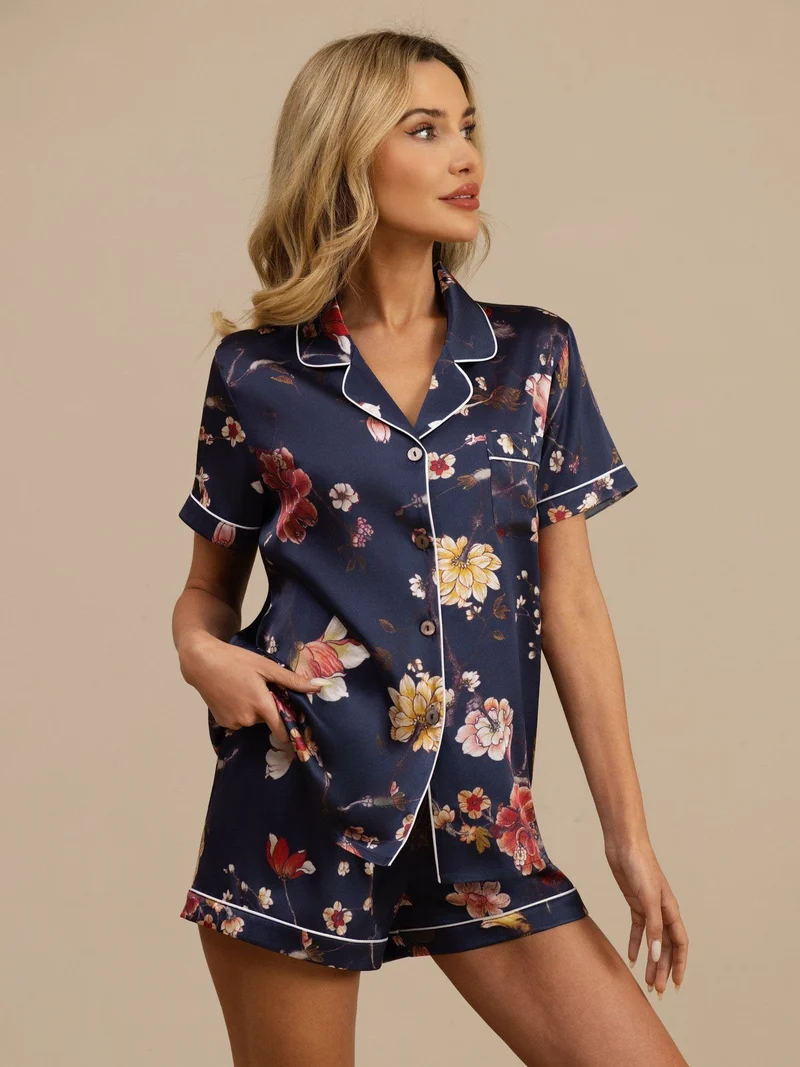 19 Momme Seide Damen-Kurzarm-Pyjama-Set mit marineblauem Blumenmuster sowie Reverskragen und Knopfleiste