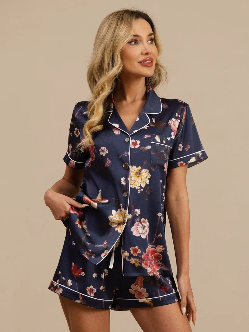 19 Momme Seide Damen-Kurzarm-Pyjama-Set mit marineblauem Blumenmuster sowie Reverskragen und Knopfleiste