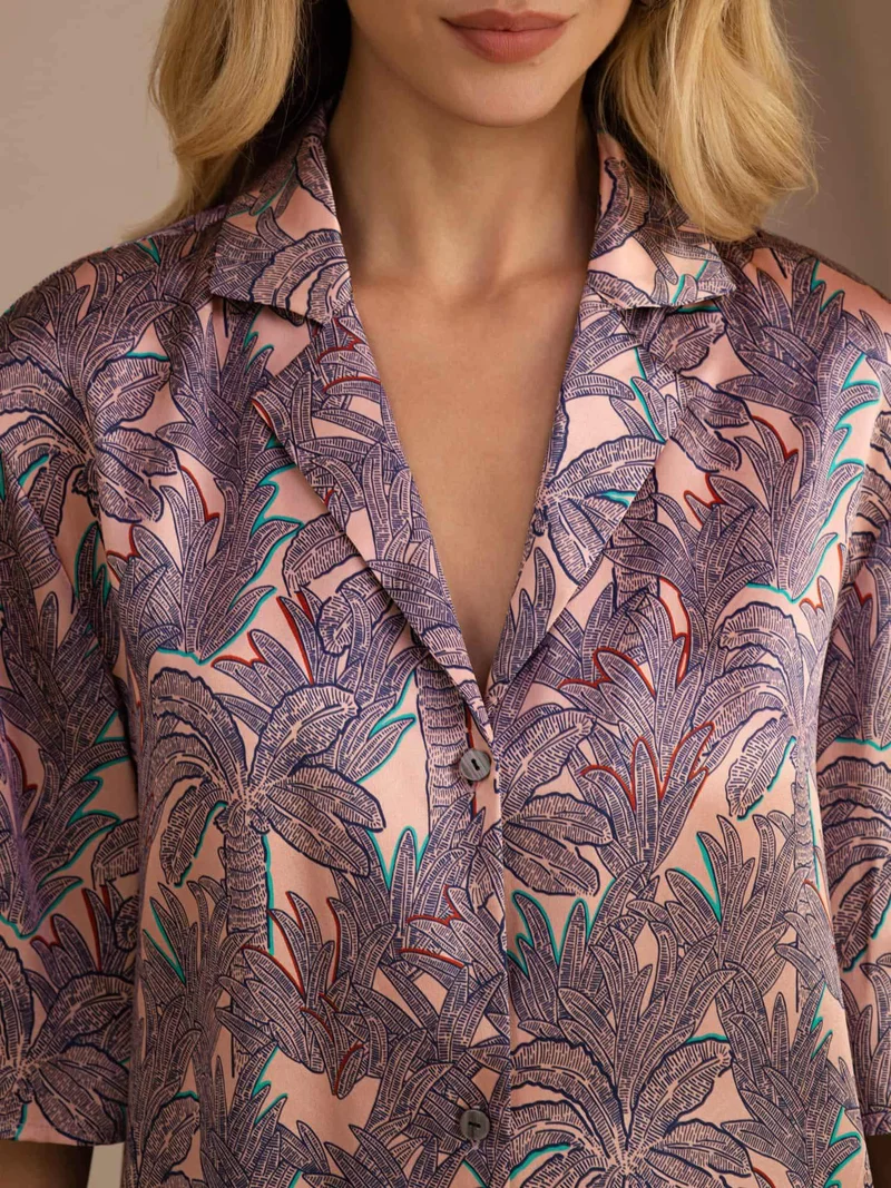100% Maulbeerseide Damen Pyjama Set Mit Palmenbaumdruck Kurzarm Knopfleiste