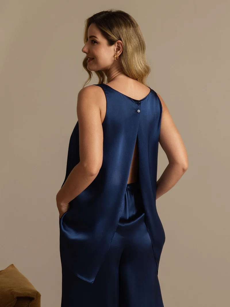 Reine Seide Set aus rückenfreiem Vokuhila-Tank-Top mit U-Ausschnitt sowie Weitbeinhose