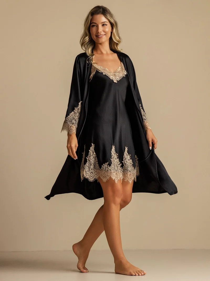 Clearance - Reines Seiden Set Mit Kurzer V Ausschnitt Nuisette Und Morgenmantel Mit Spitzendetail