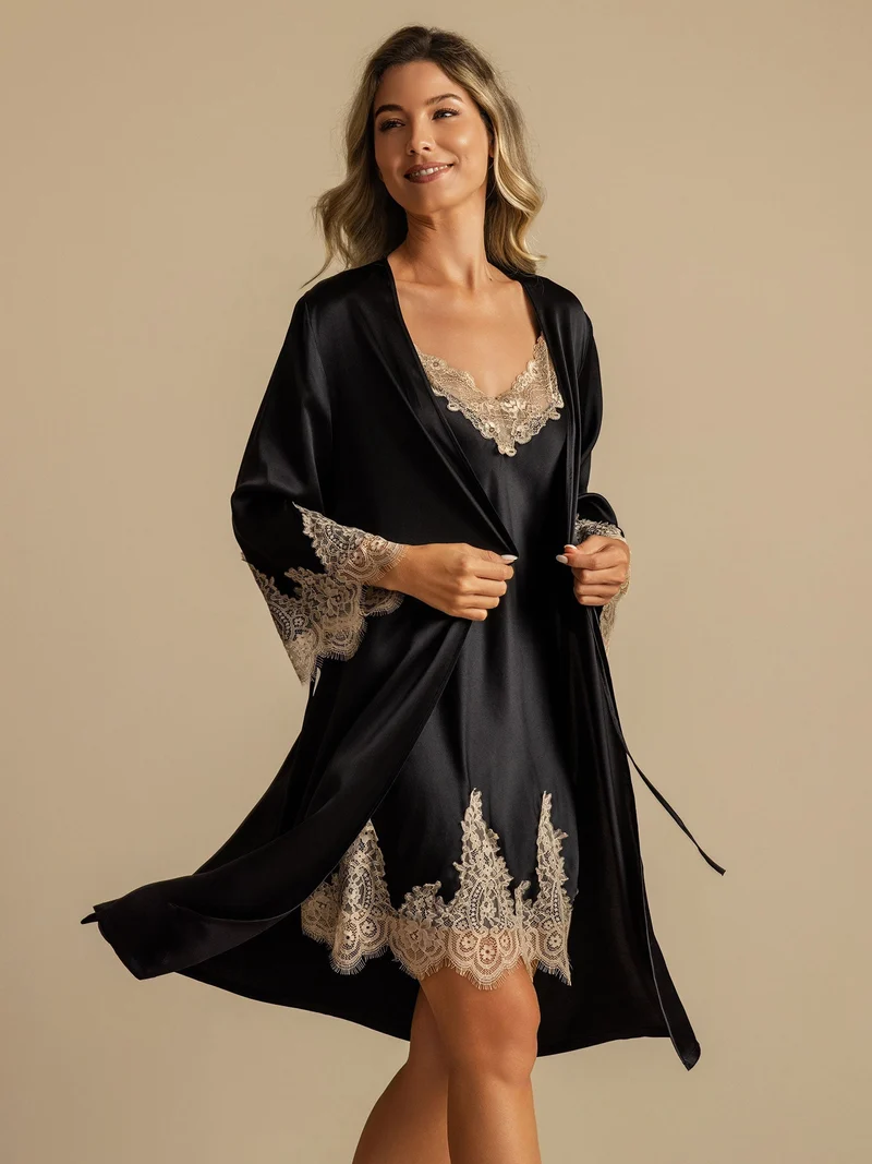 Clearance - Reines Seiden Set Mit Kurzer V Ausschnitt Nuisette Und Morgenmantel Mit Spitzendetail