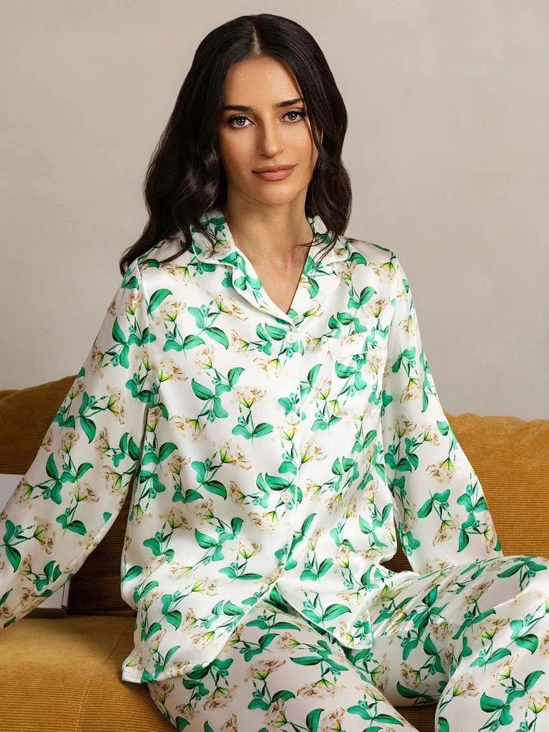 Reine Seide Damen-Langarm-Pyjama-Set mit grünem Blumenmuster und Reverskragen