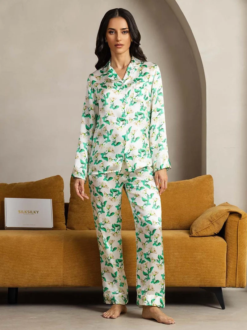 Reine Seide Damen-Langarm-Pyjama-Set mit grünem Blumenmuster und Reverskragen