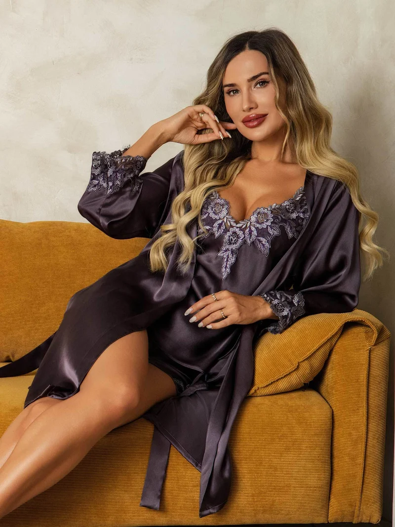 100% Maulbeerseide elegantes 3-teiliges Set aus Morgenmantel und Camisole-Set mit Spitzenbesatz