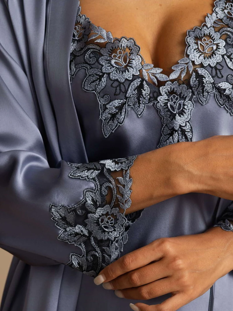 100% Maulbeerseide elegantes 3-teiliges Set aus Morgenmantel und Camisole-Set mit Spitzenbesatz