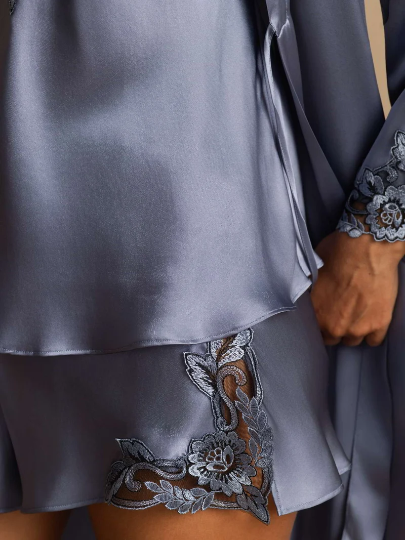 100% Maulbeerseide elegantes 3-teiliges Set aus Morgenmantel und Camisole-Set mit Spitzenbesatz