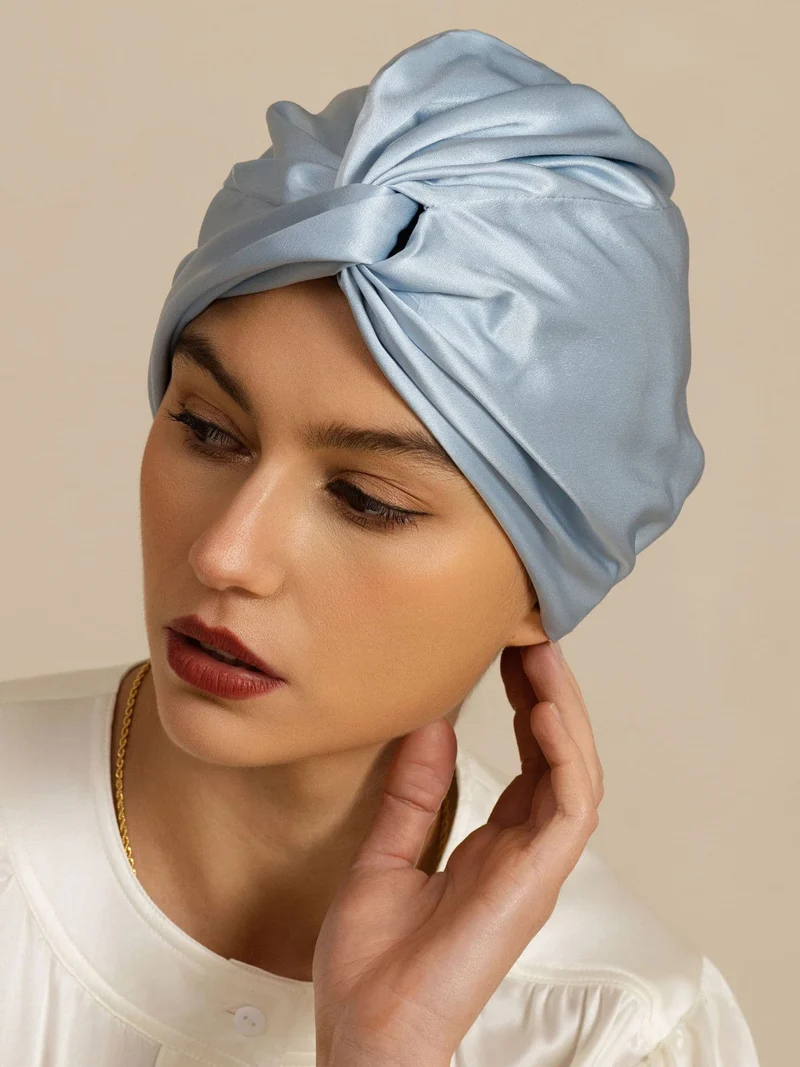 Haarhaube aus 22Momme reiner Seide mit Knotendesign vorne und verstellbarem Knopfverschluss
