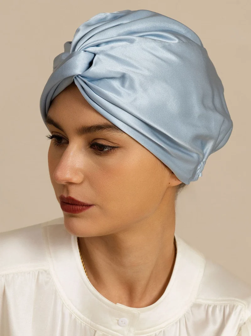 Haarhaube aus 22Momme reiner Seide mit Knotendesign vorne und verstellbarem Knopfverschluss