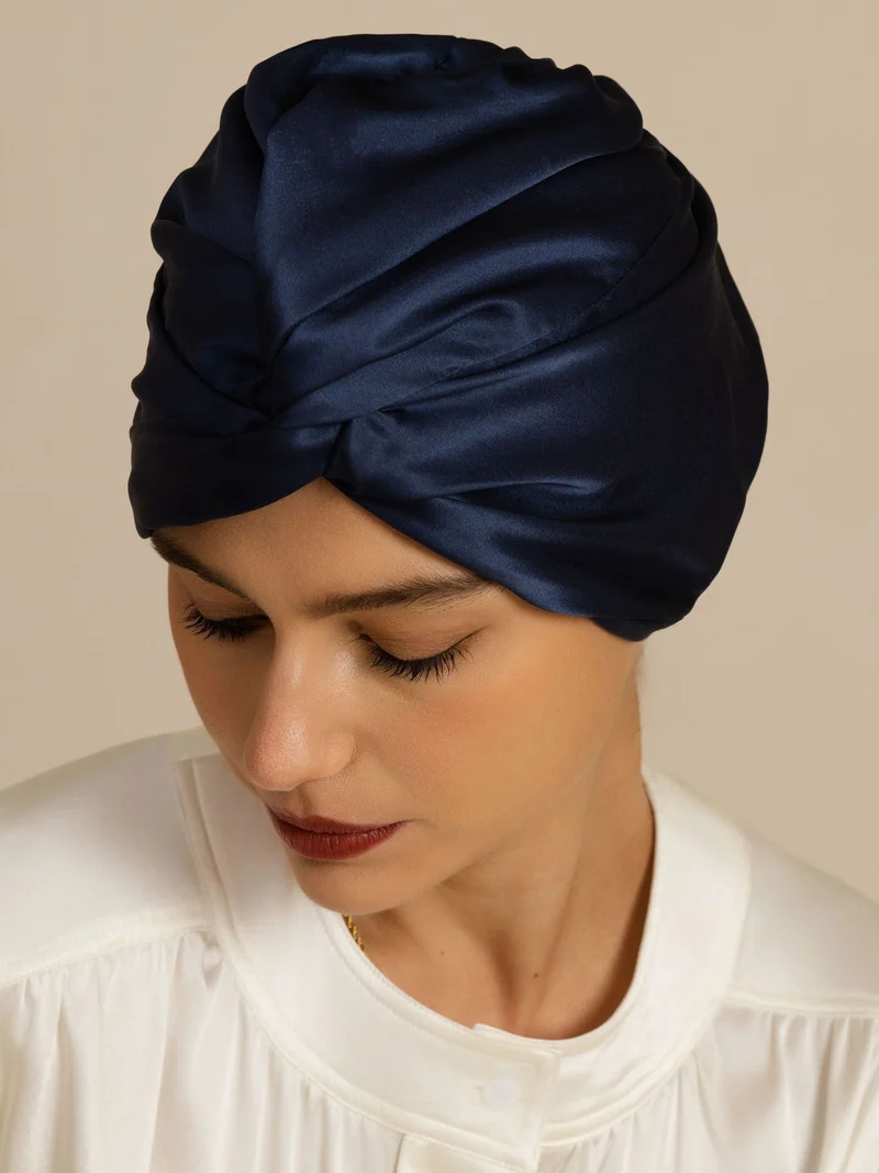Haarhaube aus 22Momme reiner Seide mit Knotendesign vorne und verstellbarem Knopfverschluss