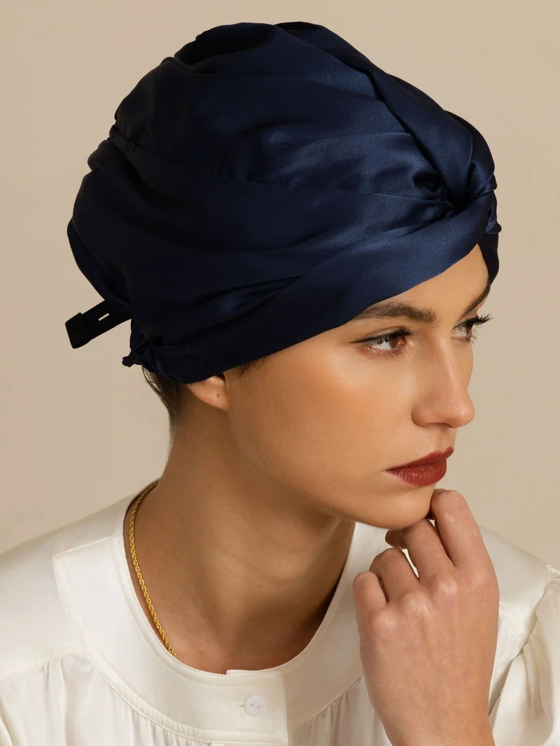 Haarhaube aus 22Momme reiner Seide mit Knotendesign vorne und verstellbarem Knopfverschluss