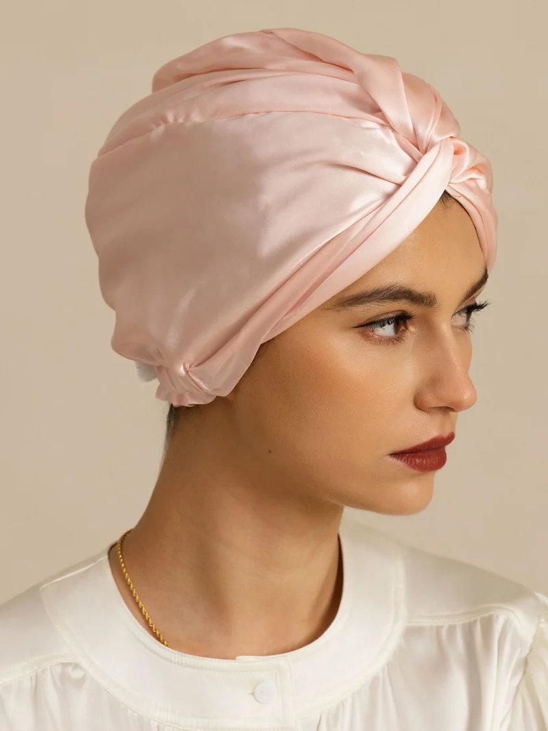 Haarhaube aus 22Momme reiner Seide mit Knotendesign vorne und verstellbarem Knopfverschluss