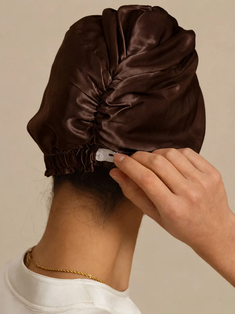 Haarhaube aus 22Momme reiner Seide mit Knotendesign vorne und verstellbarem Knopfverschluss