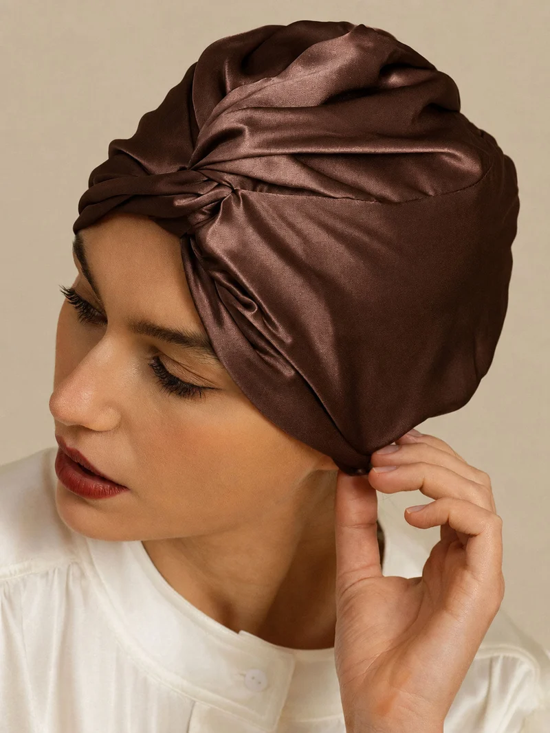 Haarhaube aus 22Momme reiner Seide mit Knotendesign vorne und verstellbarem Knopfverschluss