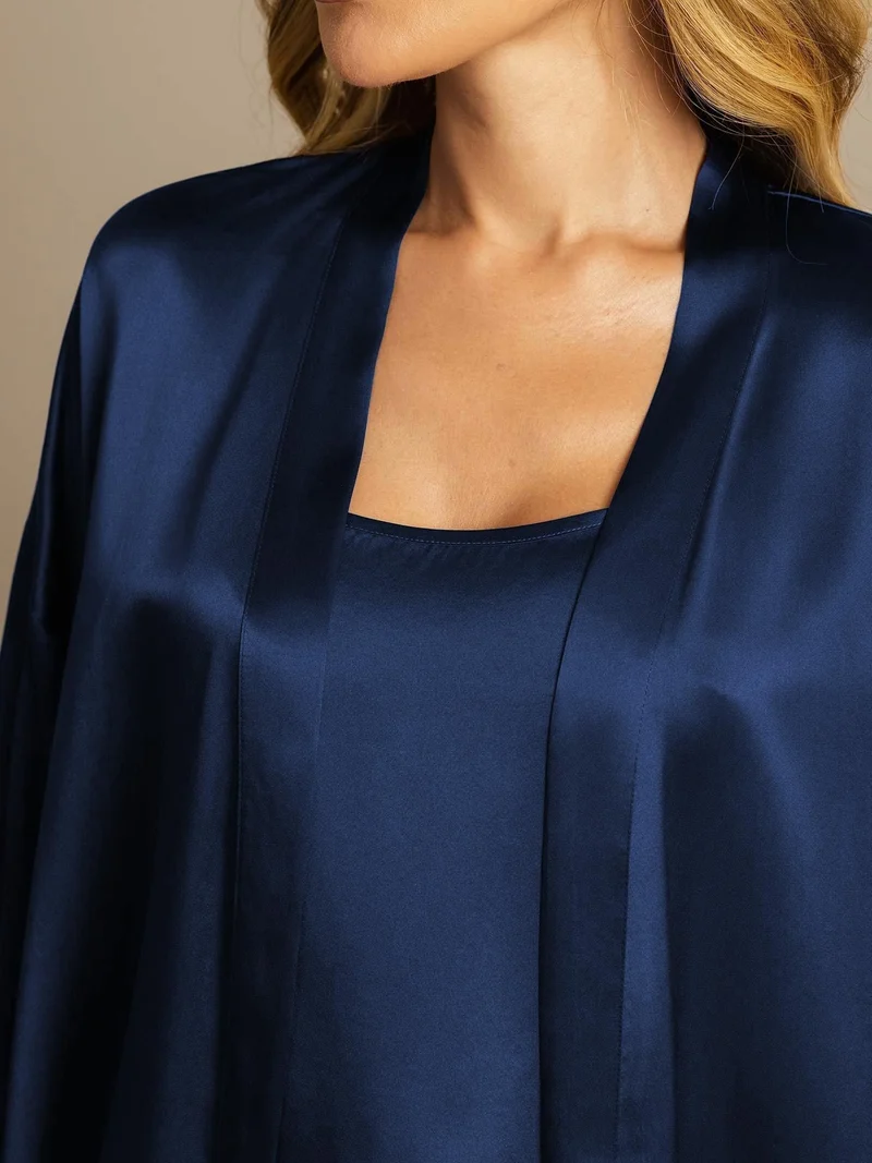 100% Maulbeerseide elegantes 3-teiliges Damen-Set mit Morgenmantel sowie Camisole-Top und Shorts