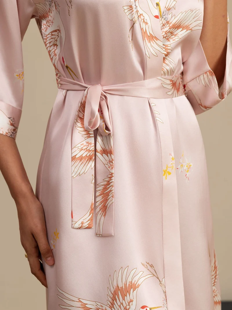 19 Momme 100% Maulbeerseide Damen-Wickelkimono mit Kranichmuster und Gürtel