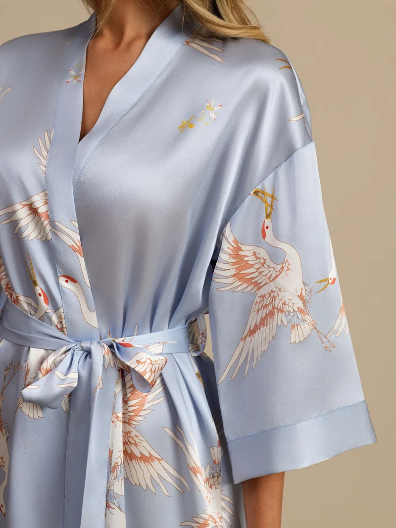 19 Momme 100% Maulbeerseide Damen-Wickelkimono mit Kranichmuster und Gürtel