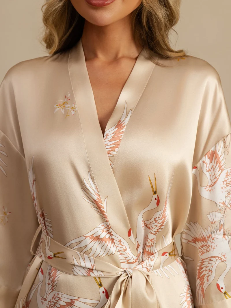 19 Momme 100% Maulbeerseide Damen-Wickelkimono mit Kranichmuster und Gürtel