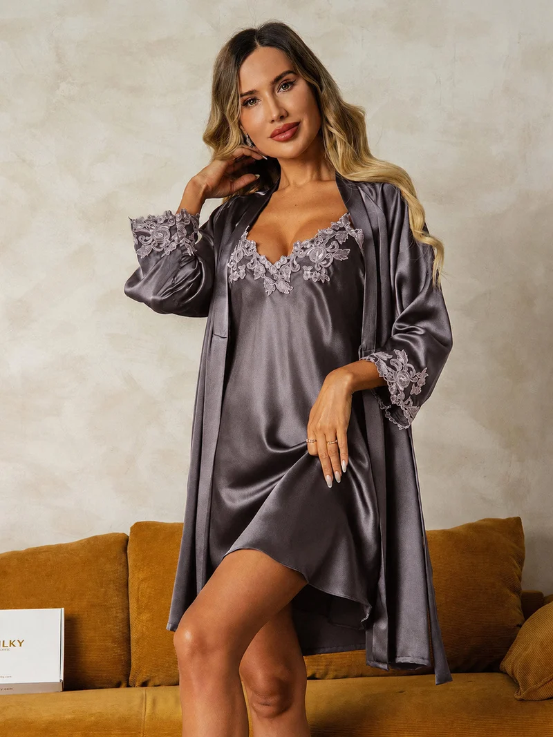 100% Maulbeerseide elegantes 2-teiliges Set mit Spitzen-Nachthemd und Morgenmantel