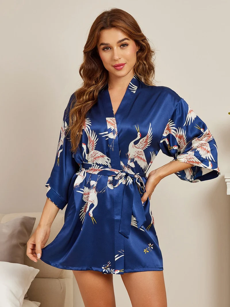 19 Momme 100% Maulbeerseide kurzer Damen-Wickelkimono mit Kranichmuster und 3/4-Ärmeln