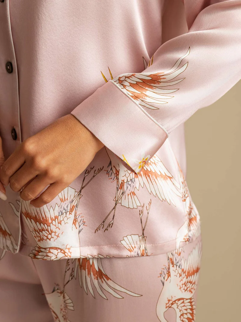 19 Momme 100% Maulbeerseide Damen-Langarm-Pyjama-Set mit Kranichmuster und Reverskragen