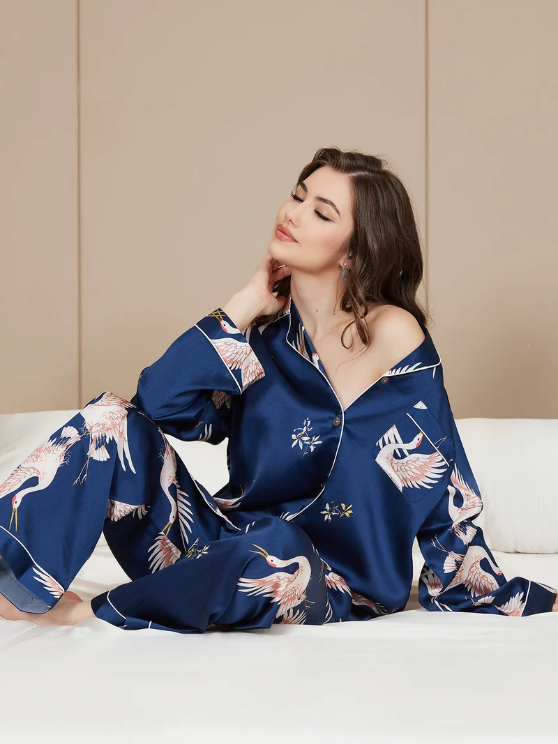 19 Momme 100% Maulbeerseide Damen-Langarm-Pyjama-Set mit Kranichmuster und Reverskragen