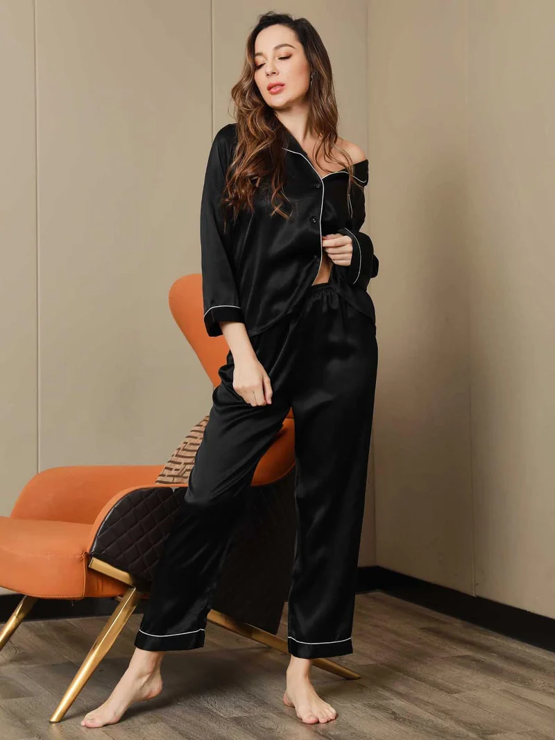 Reine Seide Damen-Pyjama-Set mit Reverskragen und Knopfleiste