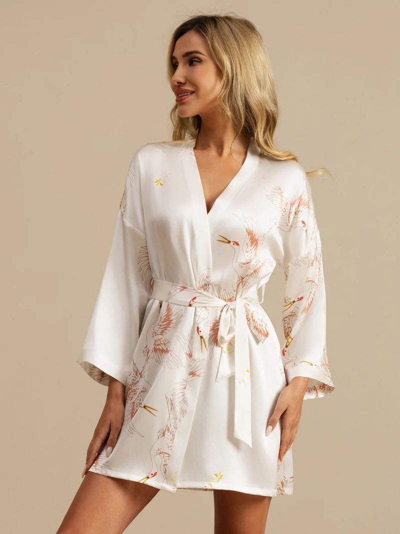 19 Momme 100% Maulbeerseide kurzer Damen-Kimono mit Kranichmuster und 3/4-Ärmeln