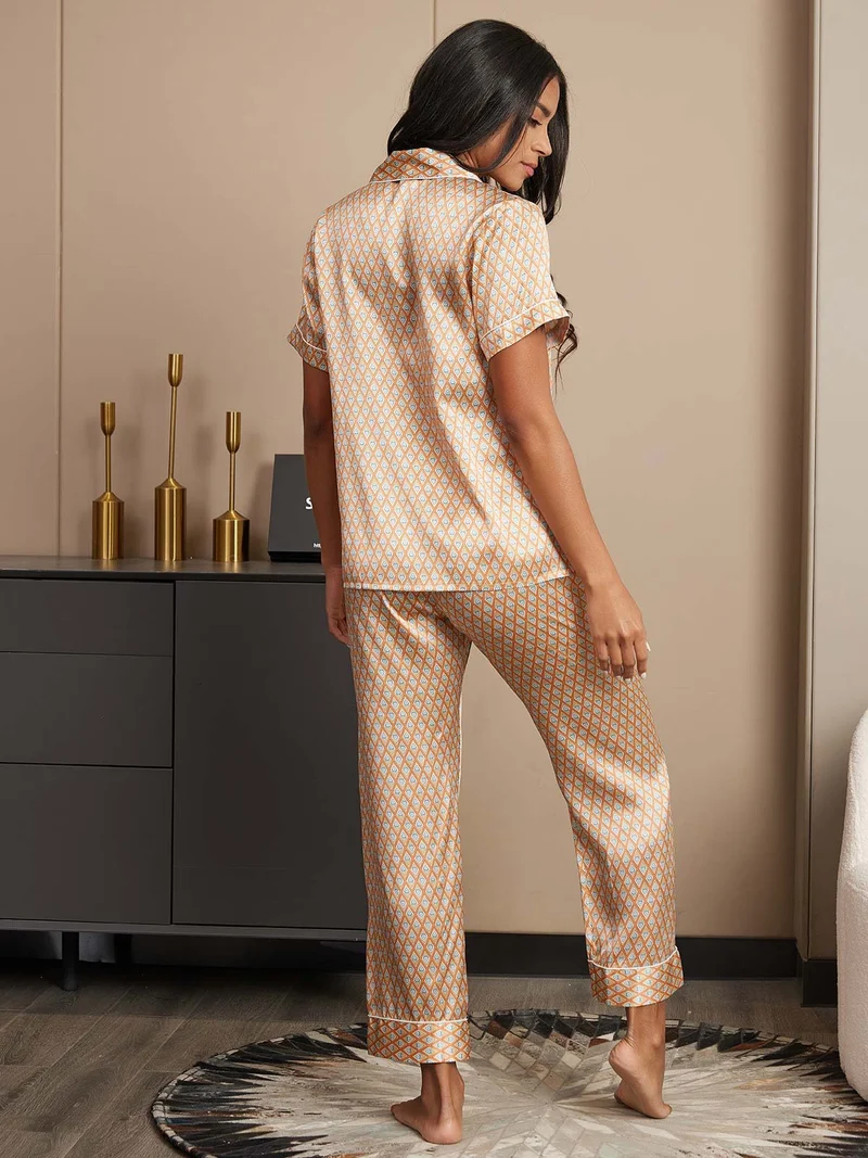 100% Maulbeerseide Damen-Kurzarm-Pyjama-Set mit geometrischem Muster sowie Reverskragen und Hose