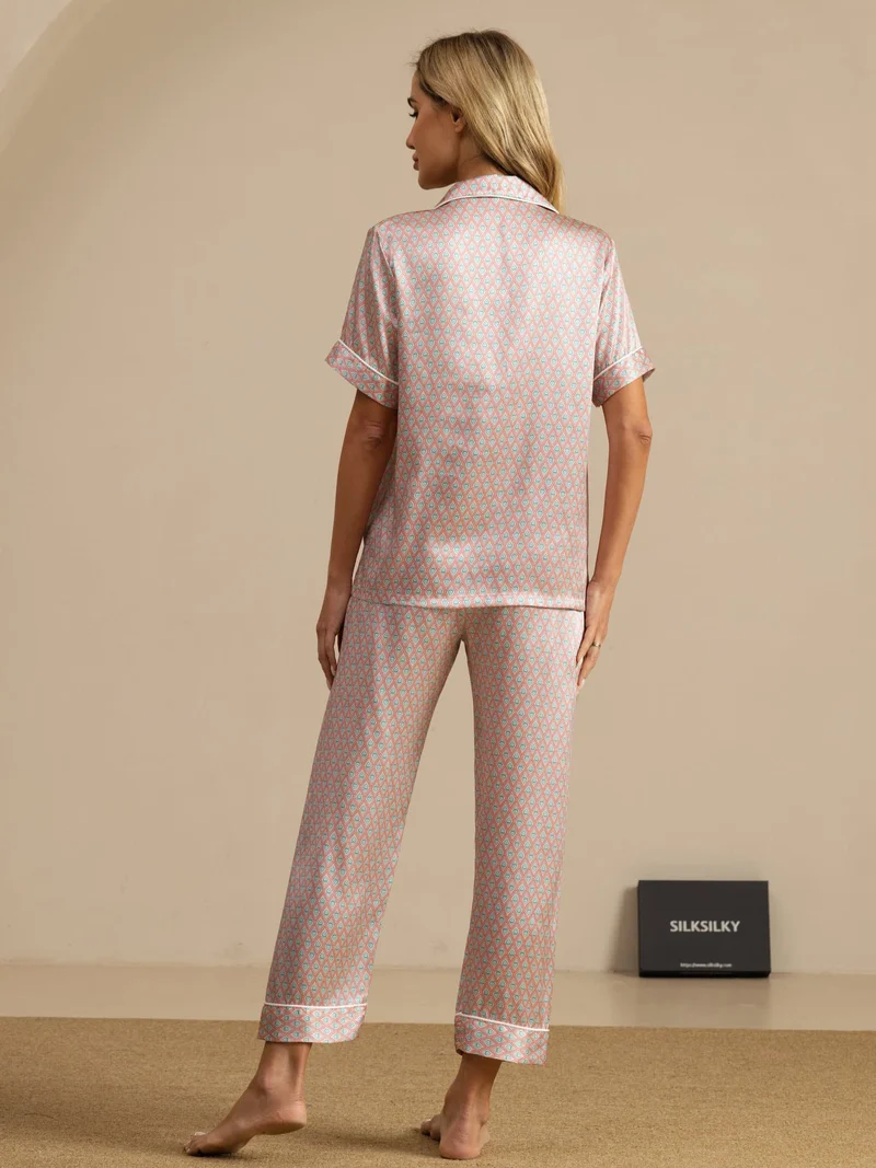 100% Maulbeerseide Damen-Kurzarm-Pyjama-Set mit geometrischem Muster sowie Reverskragen und Hose